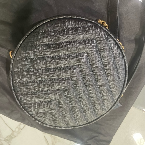 🚫⚠️ SOLD ⚠️🚫 Vinyle Round Quilted Leather Camera Bag (Black) - Picture 10 of 10